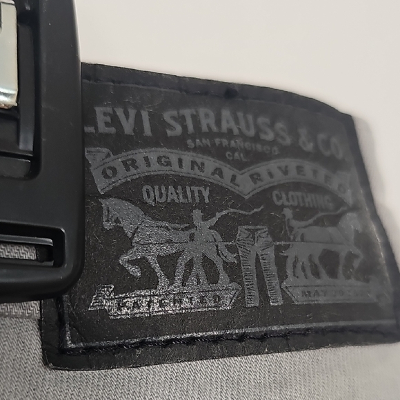 Levi's Women's Light Gray Skinny Jeans - Picture 4 of 4